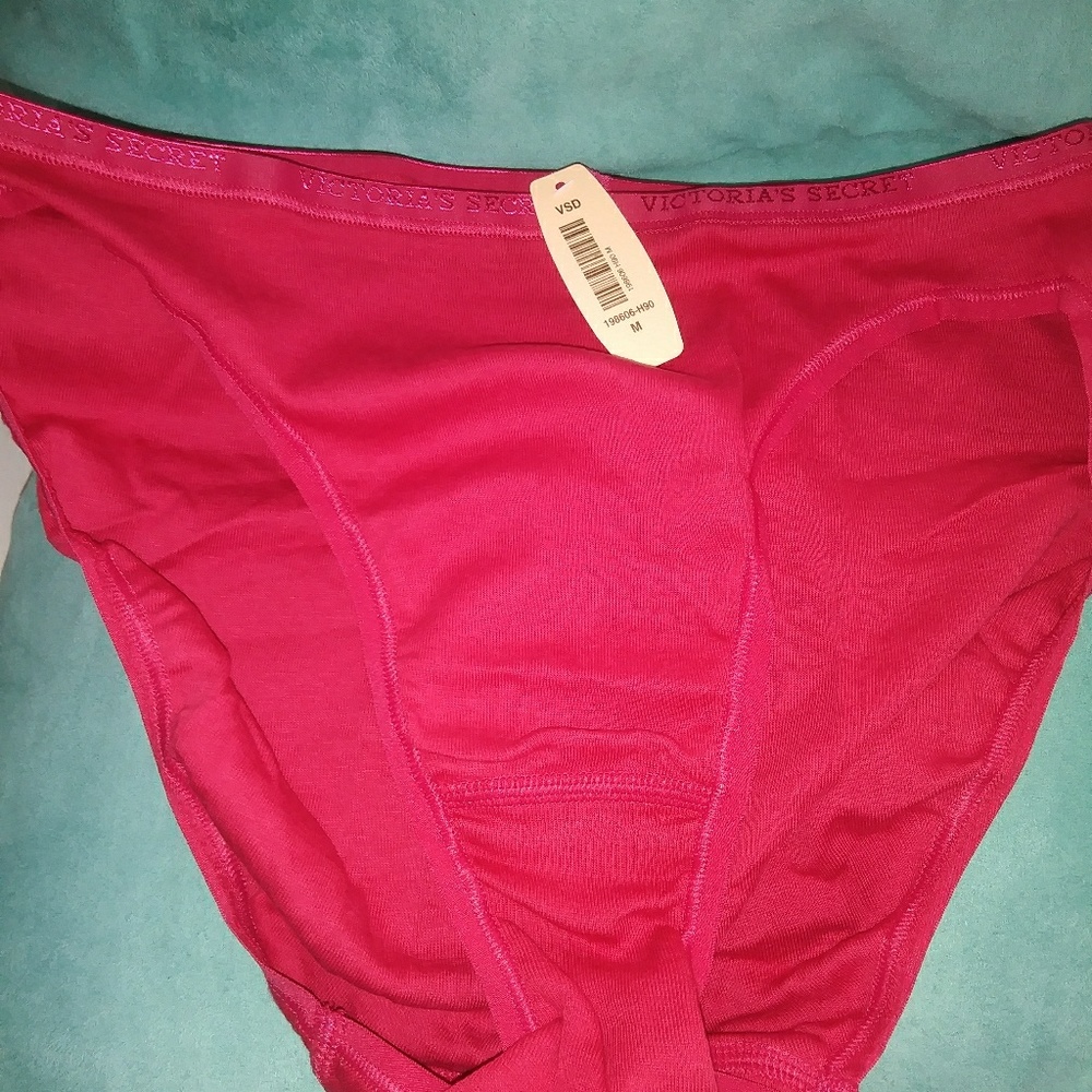 Red VS bikini